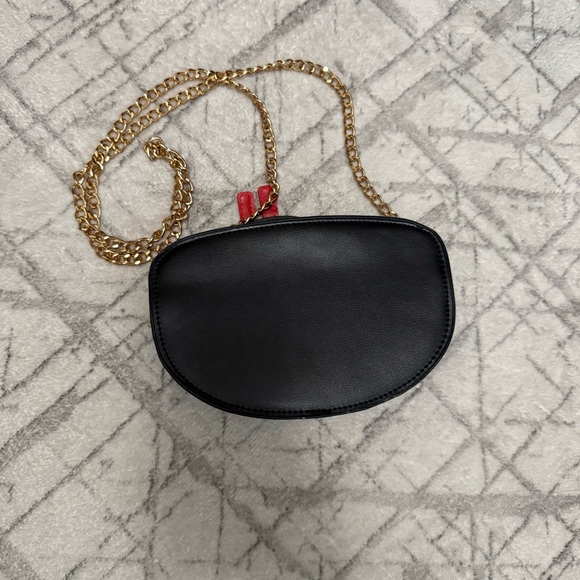 Kitsch Ramen Bowl Crossbody | Foodie Novelty Purse with Gold Chain - Picture 4 of 5